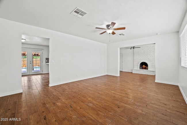 Photo - 720 E Broadway Ln