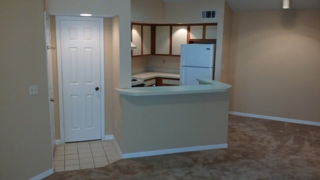 Building Photo - Venetian Place - 833 Unit 833 Rental