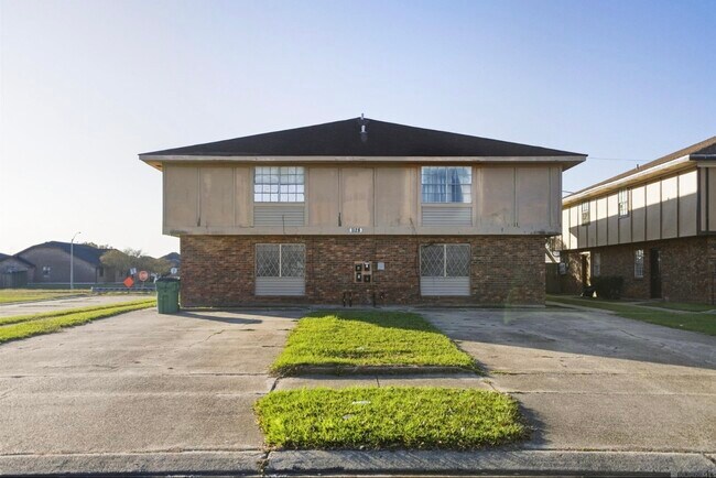Parking lot - 1128 Dimarco St Unit D