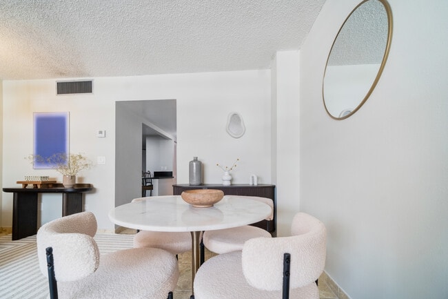 999 Brickell Bay Dr. #1906 dining area - 999 Brickell Bay Dr Unit 1906