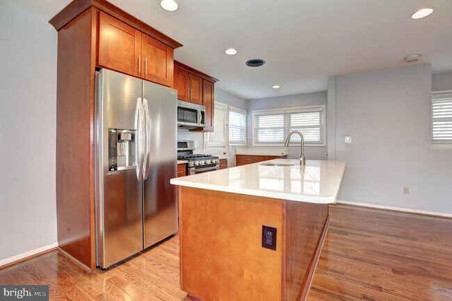 Photo - 601 Delano Dr SE