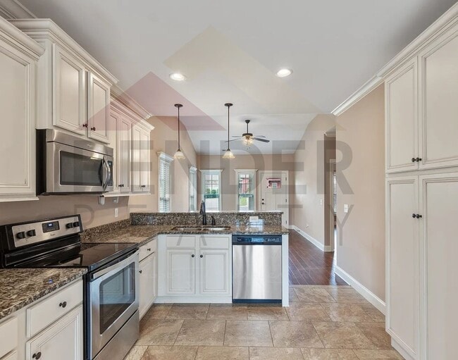 Photo - 157 Belle Chase Wy NE