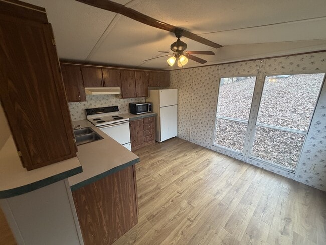 Photo - 1415 Eastview Rd