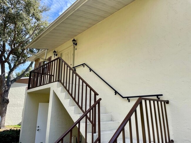 Photo - Elegant 2 bed 2 bath 55+ Condominium in Bradenton: Fully Furnished Annual Rental - Impeccably Mai... Unit L3