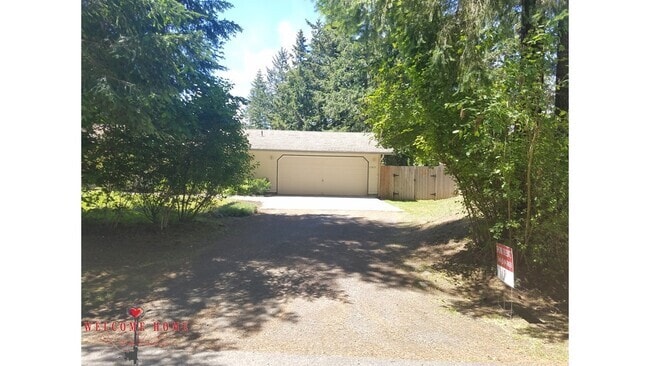 Building Photo - Wonderful rambler in amazing wooded commun... Rental