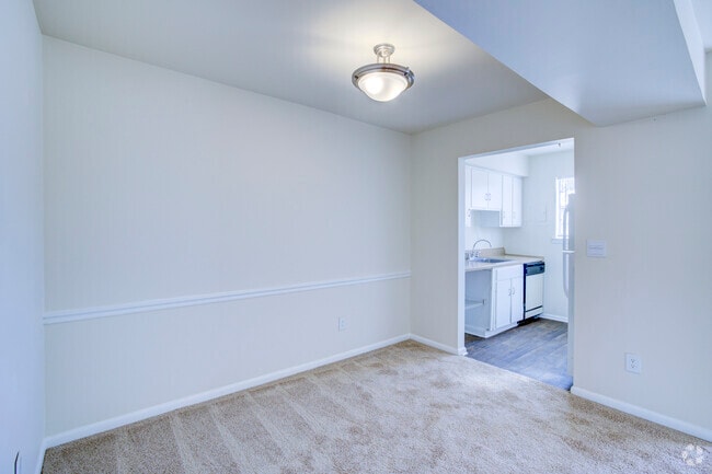 1BR, 1BA - 756SF - YorkTowne Apartments