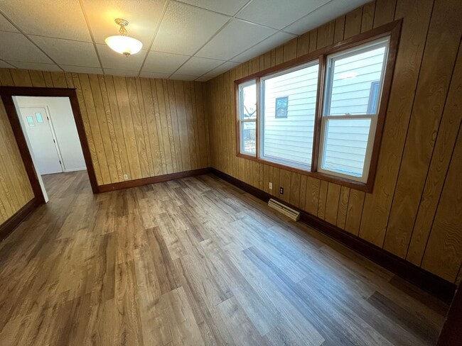 Photo - 107 Logan St