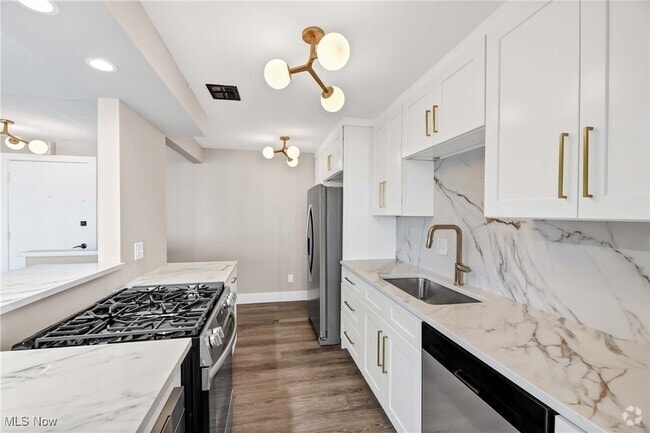 Building Photo - 12900 Lake Ave Unit 507 Rental