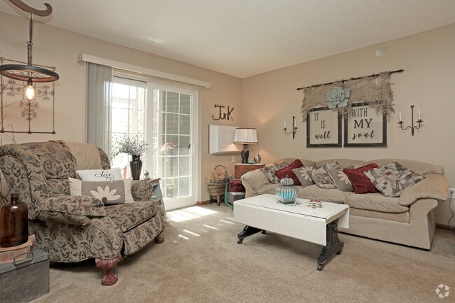 1BR, 1BA - 900 SF