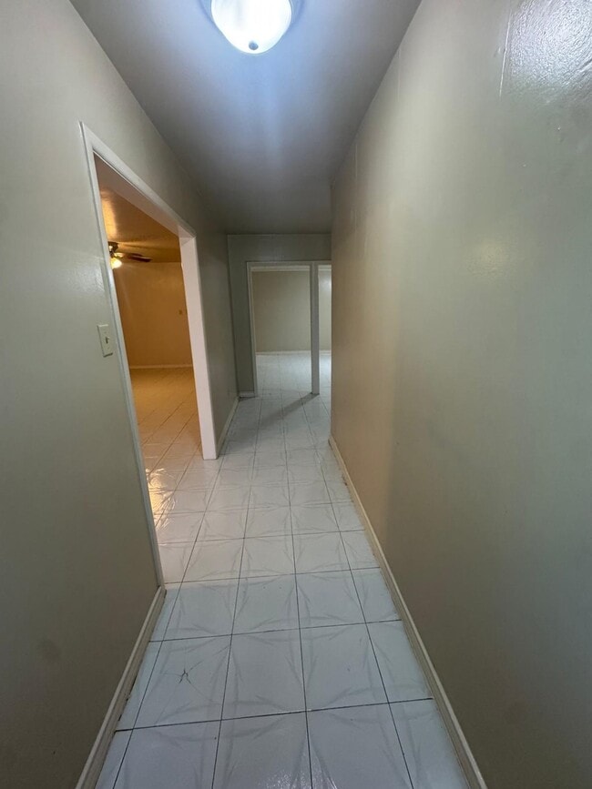 Photo - 302 Huisache Dr