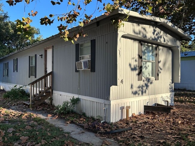 Building Photo - 2 bed / 2 bath - Rent To Own in Zephyrhills, FL Unit 4- MH