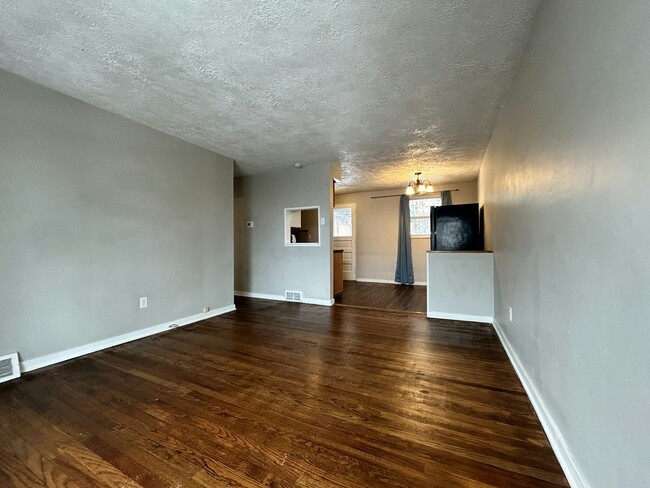 Photo - 215 Erhardt Dr