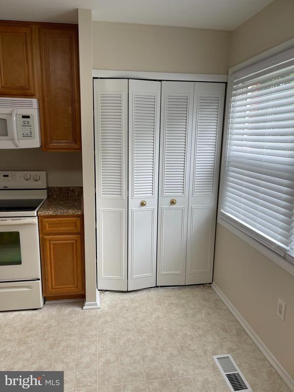Photo - 1664 Yorktown Ct