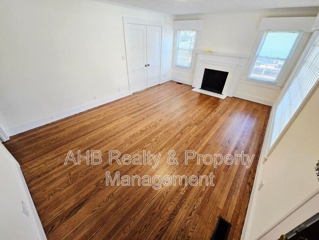 Photo - 621 Grace Ave