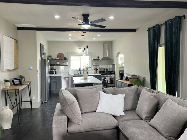 827 SE 4th Ave Unit SI ID1624362P