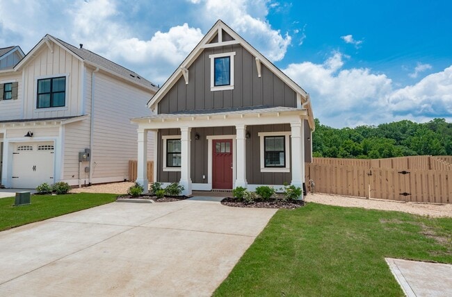 Building Photo - Adorable 1 Bedroom Cottage with Elevated A...