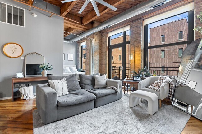 Photo - 1040 W Adams St Unidad 217