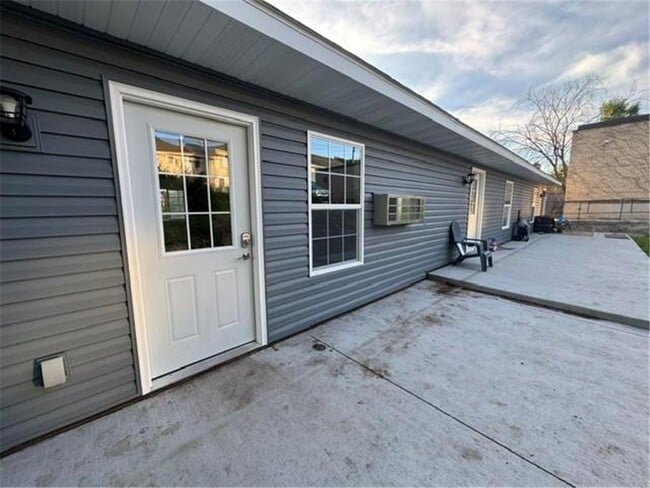 Photo - 128 S Washington St