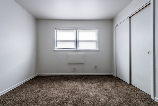 8851 S Cottage Grove Ave