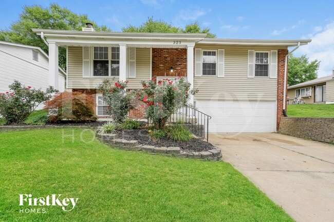 Photo - 323 Turfwood Dr