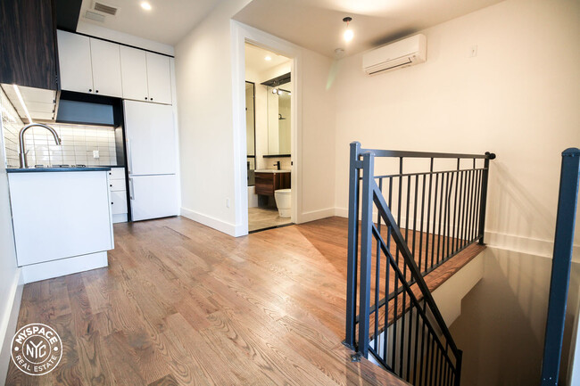 Photo - 1530 Putnam Ave Apartment