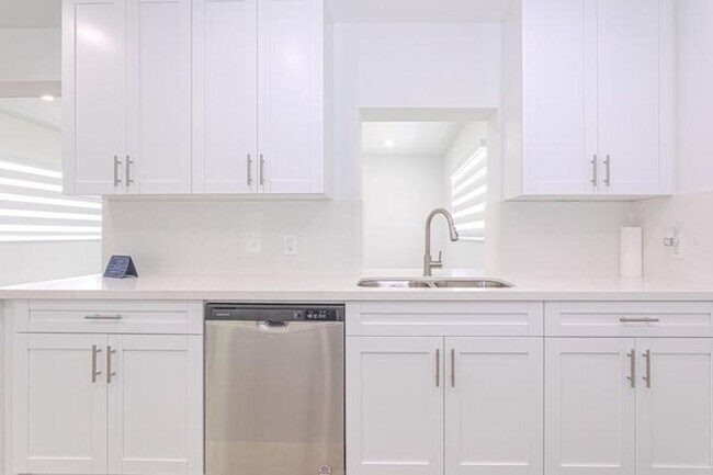 1717 16th Ct N