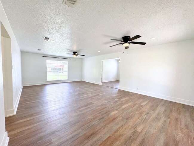 Photo - 547 County Rd 949E