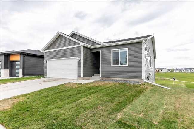 Building Photo - House for Rent in Des Moines/Ankeny