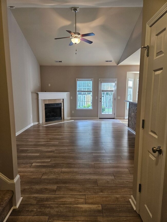 Photo - 350 Hanna Dr