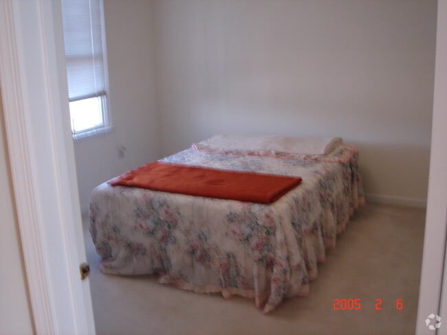 Building Photo - 743 Mill Rd Unit #B Rental