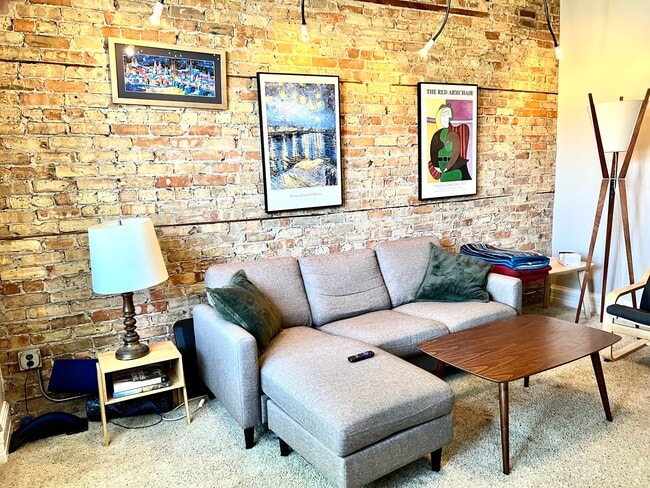 Photo - 1911 W Cortland St Unit 2