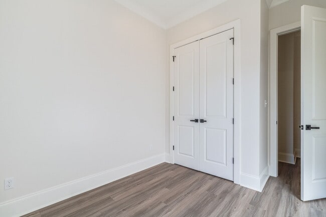 Photo - 310 Edsall Ln