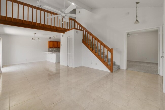 Photo - 324 Maplecrest Cir