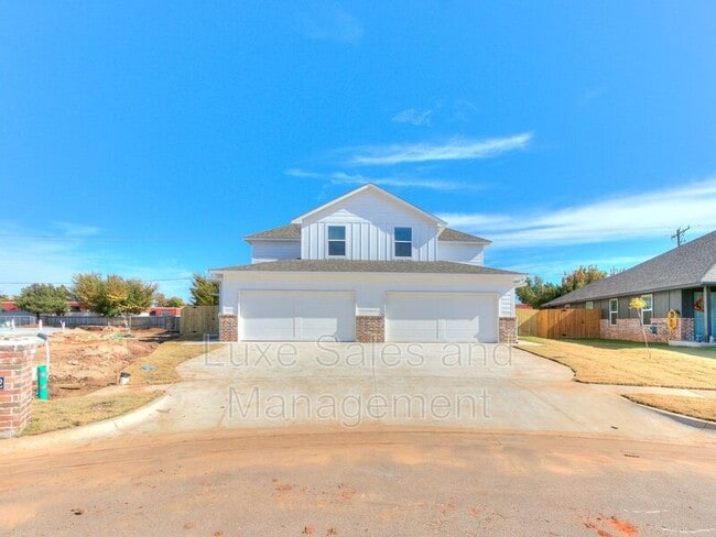 Building Photo - 10530 Utica Dr