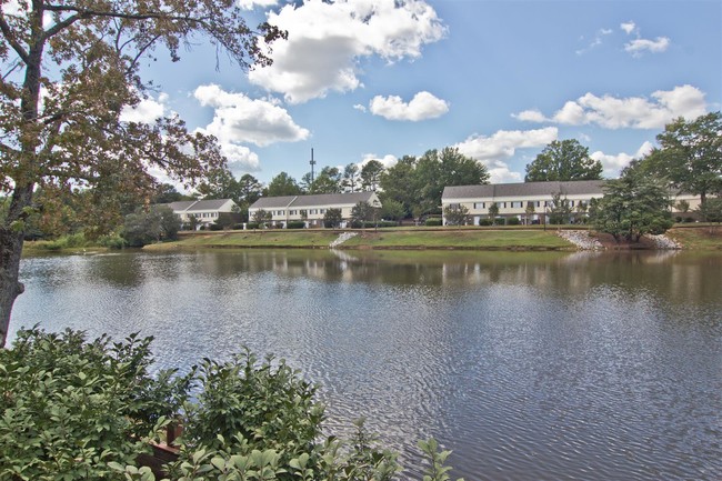 Photo - Lakecrest Apartments
