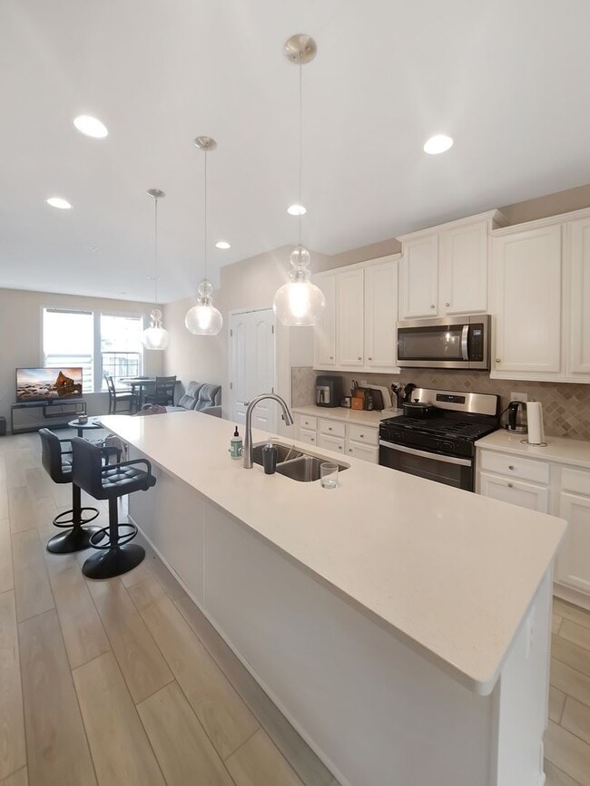 8807 Merriweather Ln