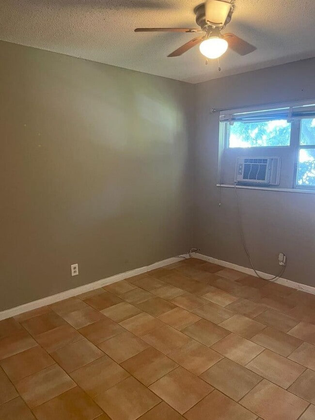 Photo - 702 N L St Unit 702 N L Street #13