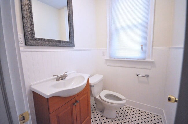 Photo - 1504 Hamlet St
