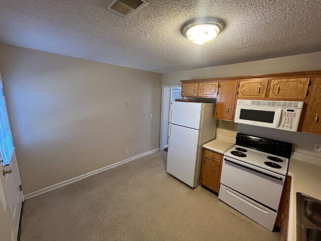 Photo - 102 A TENNESSEE AVE OAK GROVE KY 42262