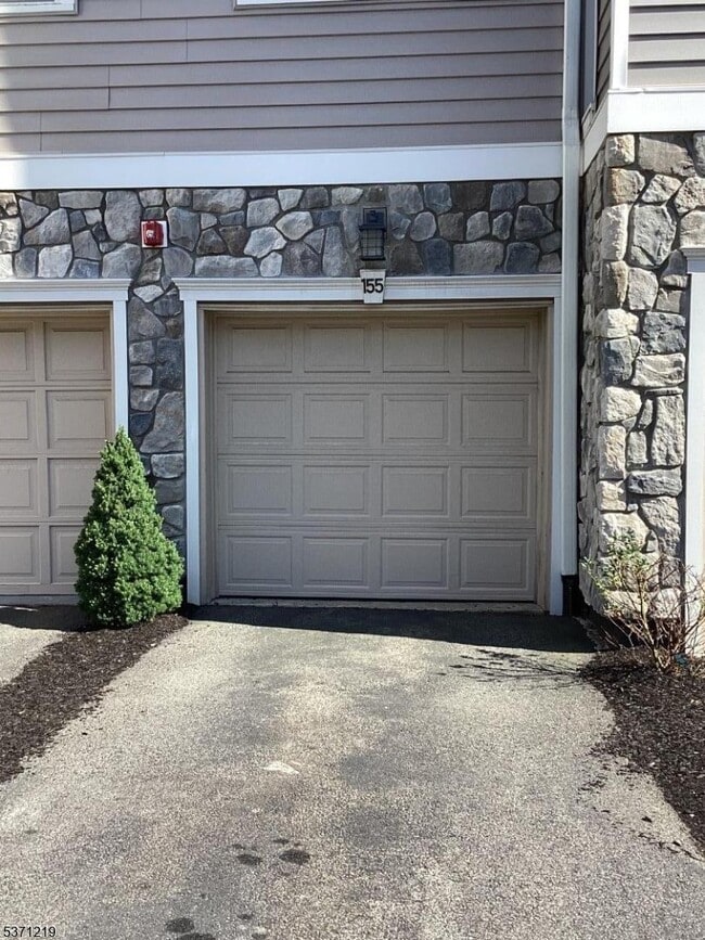 Photo - 155 George Russell Way