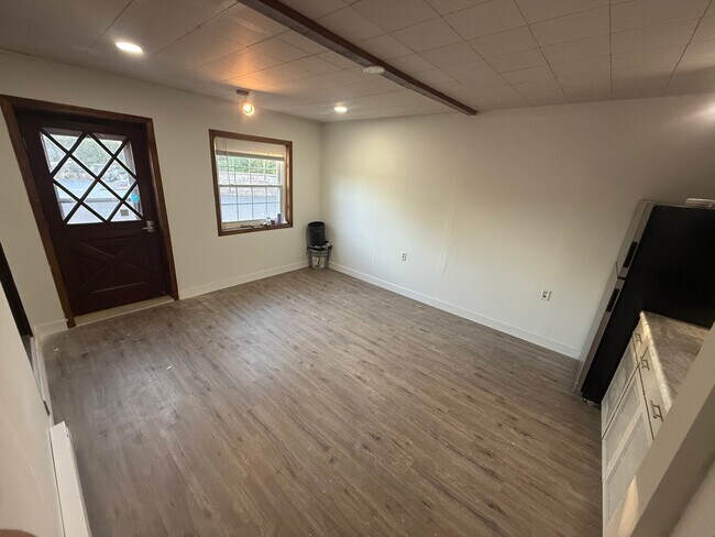 231 Lakeside Ave