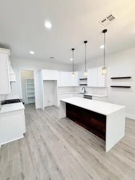 Photo - 2240 Caroline St