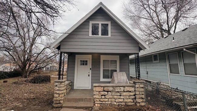 Building Photo - 135 Lawndale Ave