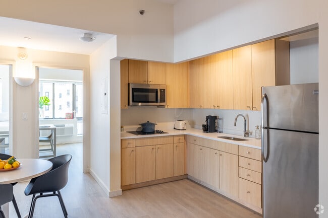 3BR, 2BA - 900SF - Kitchen