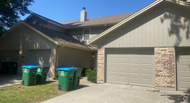 Building Photo - 118 NE Greystone Dr Rental