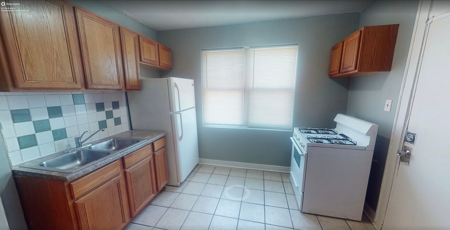 Photo - 817 W 83rd St