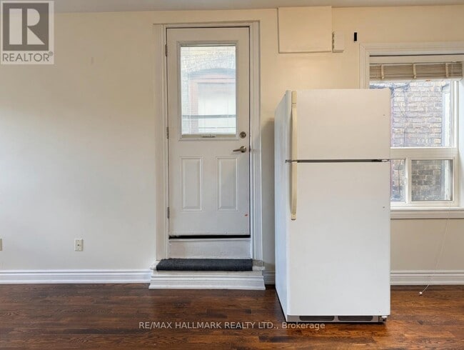 Photo - 2038 Danforth Ave