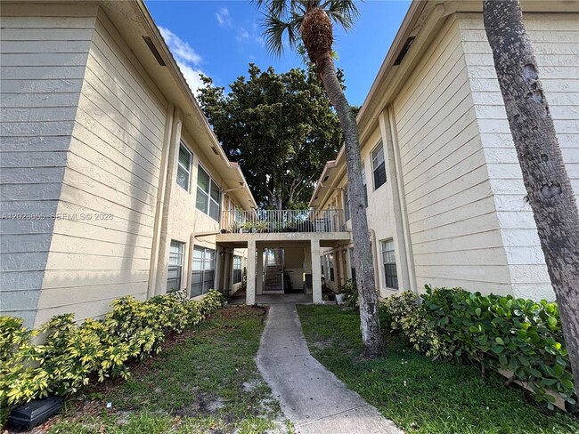 Building Photo - 11512 Royal Palm Blvd Unit 11512