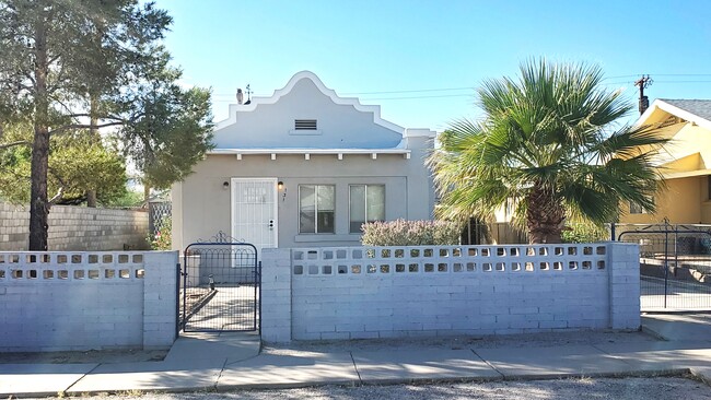 Building Photo - 131 W Rocalla Ave Rental