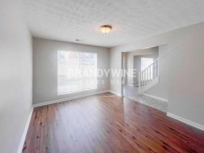 Photo - 627 Stonemill Manor